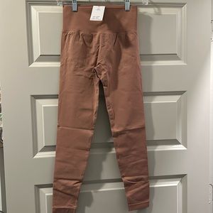 Women’s scrunch butt high waist leggings M size 6 Tea Rose